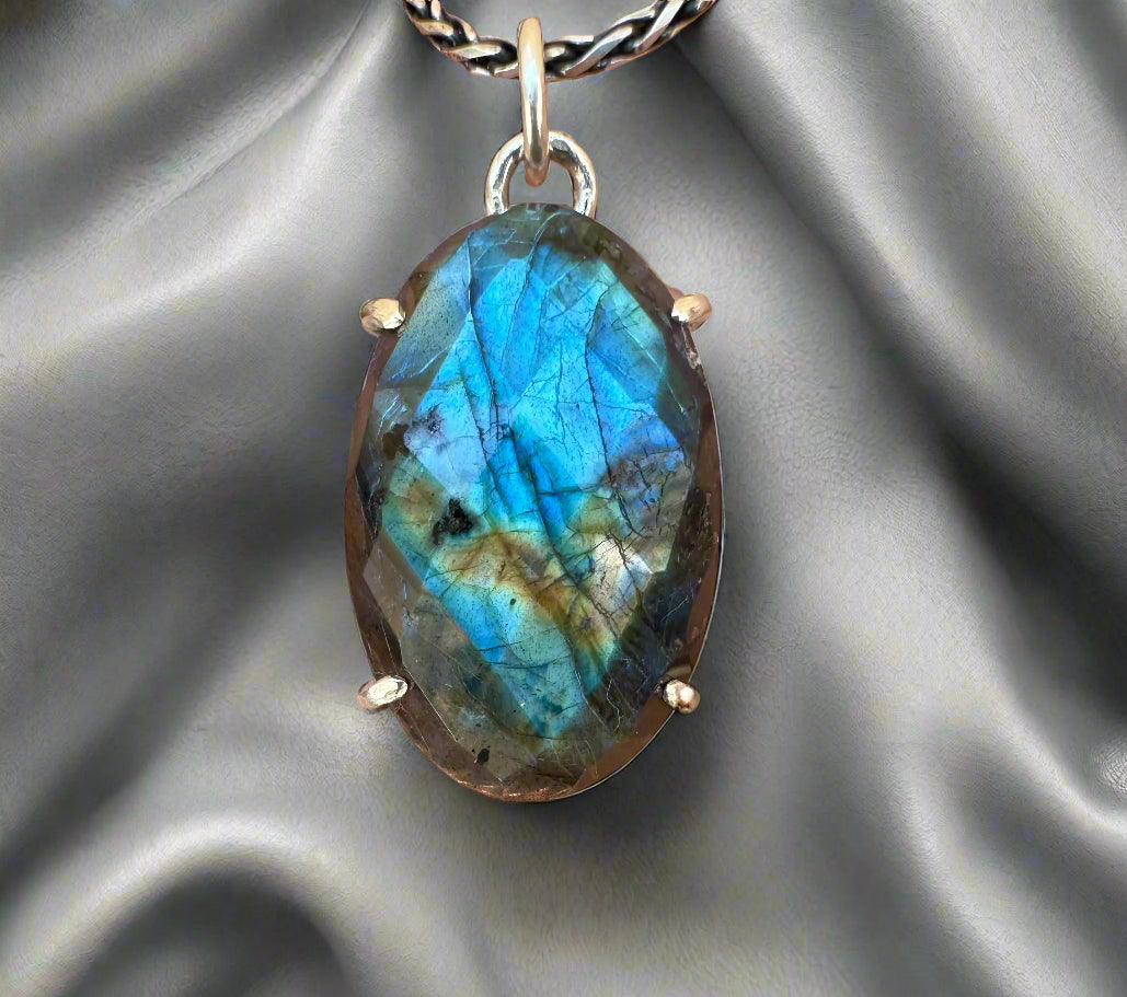 Faceted Labradorite & Argentium Silver Pendant